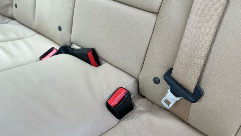 BMW 3 Series 330d xDrive Luxury 4dr Step Auto Diesel Saloon